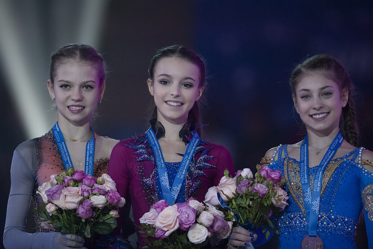 Призеры чемпионата России в Саранске: Александра Трусова, Анна Щербакова и Алена Косторная. Фото Ксения Нуртдинова, архив «СЭ»