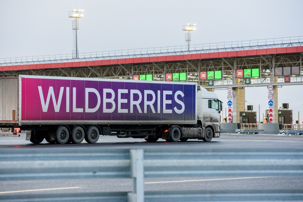 Доставка товаров на вайлдберриз. Wildberries фура. Wildberries грузовик. Логистический центр Wildberries. Man Wildberries фура.