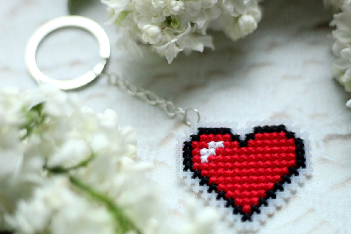 Брелок для ключей "Сердце", вышивка крестом, ручная работа