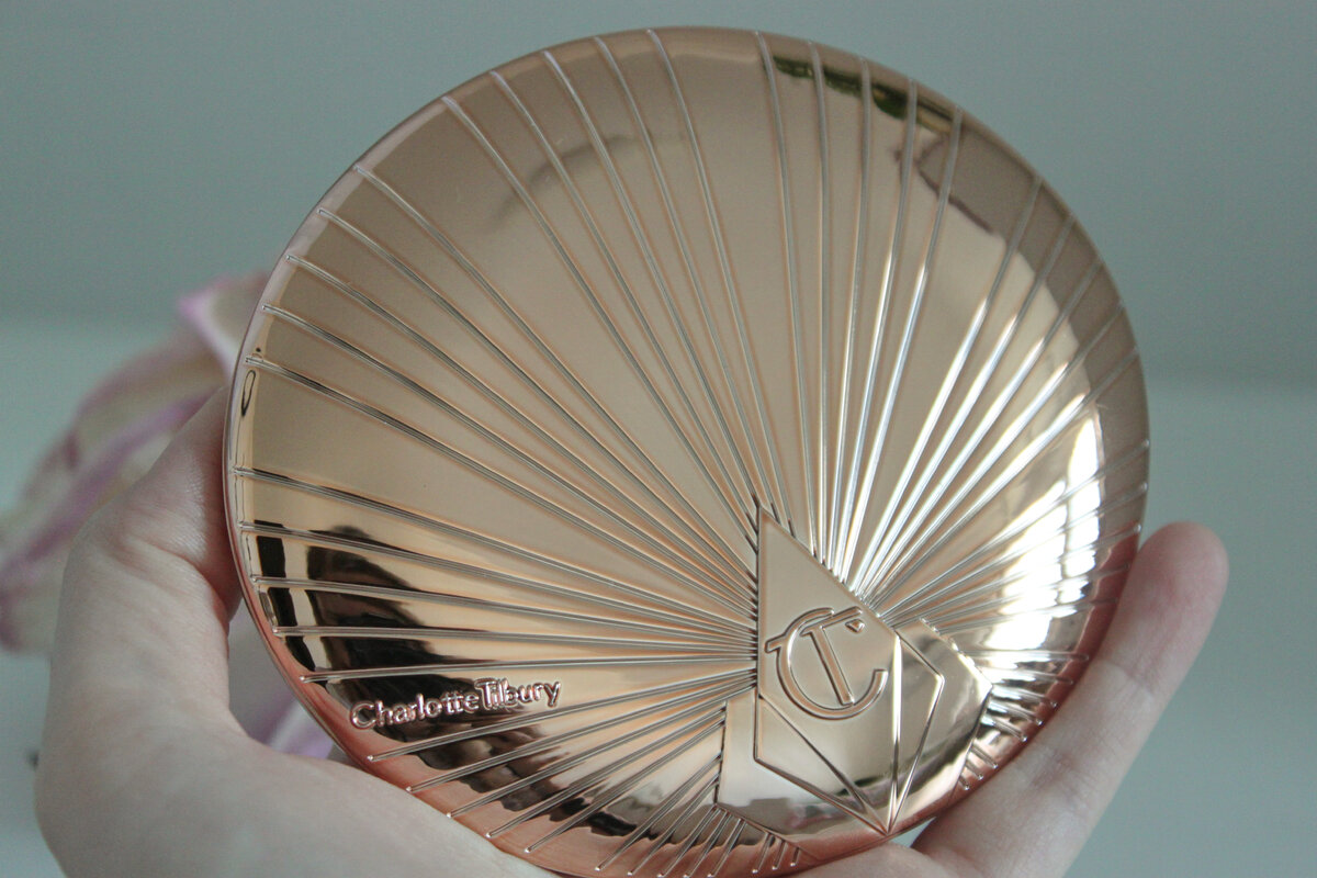 Бронзер Charlotte Tilbury Airbrush Bronzer, в оттенке Fair.