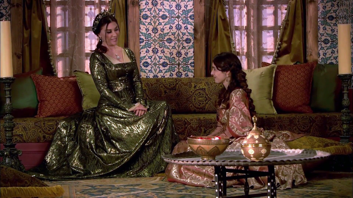 Помощница махидевран. Валиде махидевран. Хюррем сулейман махидевран. Помощница валиде. Хюррем валиде и хатидже.