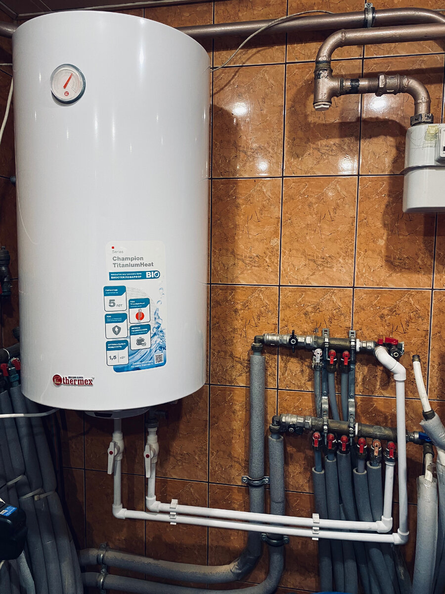 Наш новый водонагреватель, установленный в котельной.