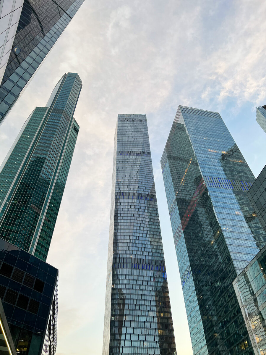 Сколько стоит квартира в небоскребе на примере Москвы?