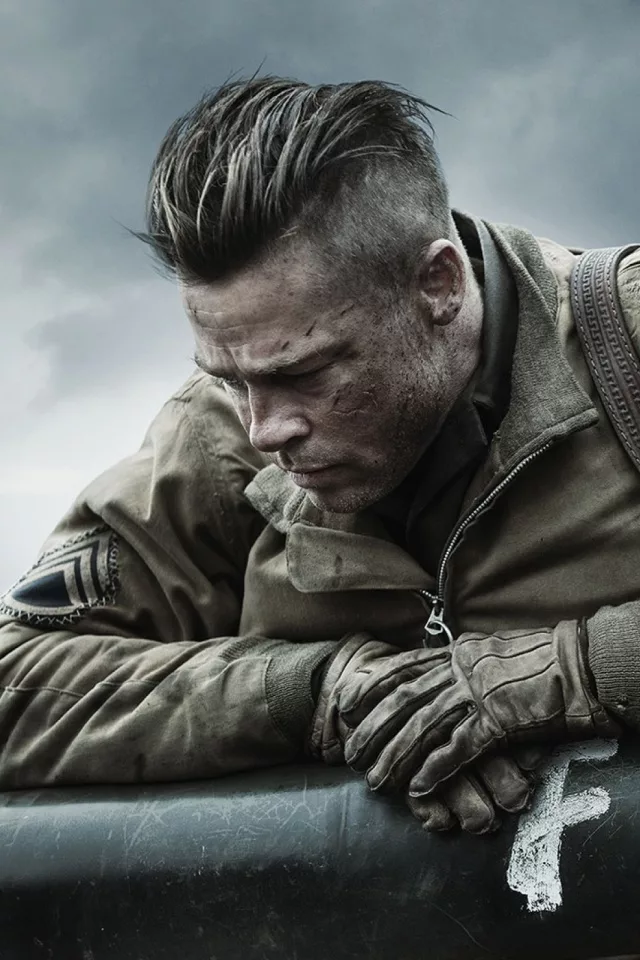 Бред Питт в фильме "Ярость", с стрижкой Помпадур.