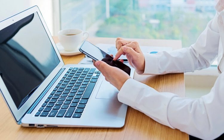    Очевидно, что компьютер мощнее смартфона, но почему?