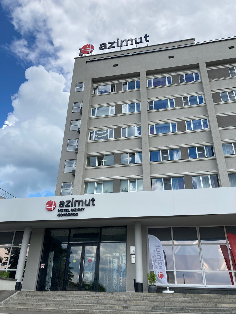 Вход в отель 