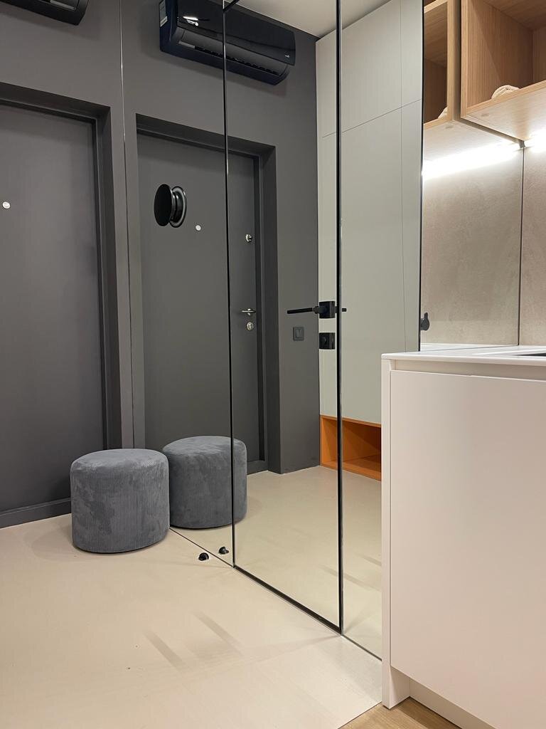 Зеркальная стена в ЖК «Западный порт»