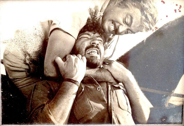 Санджив Кумар и Амджад Хан в фильме "Месть и закон" (1975). В своё время фильм пострадал от цензуры