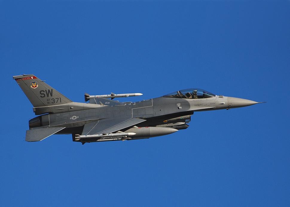 Самолет ф16 характеристики. F-16c Block 50. F-16 блок 50. F-16 C/D Block 70. F16c истребитель.