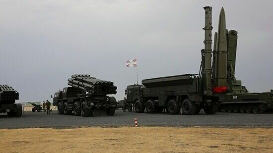     Власти ФРГ решили создать над своей территорией мощный противоракетный щит, состоящий из нескольких систем ПВО разного производства.