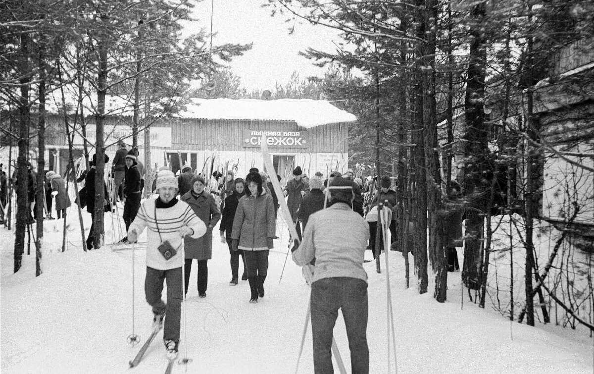 База снежок. Свитера советских времен для лыжников. Февраль 1974.