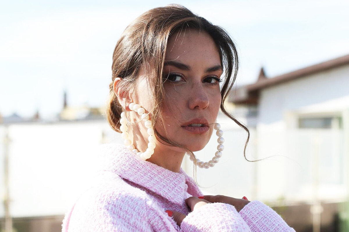     «Мою машину эвакуировали»: Агата Муцениеце пострадала из-за неправильной парковки в Москве