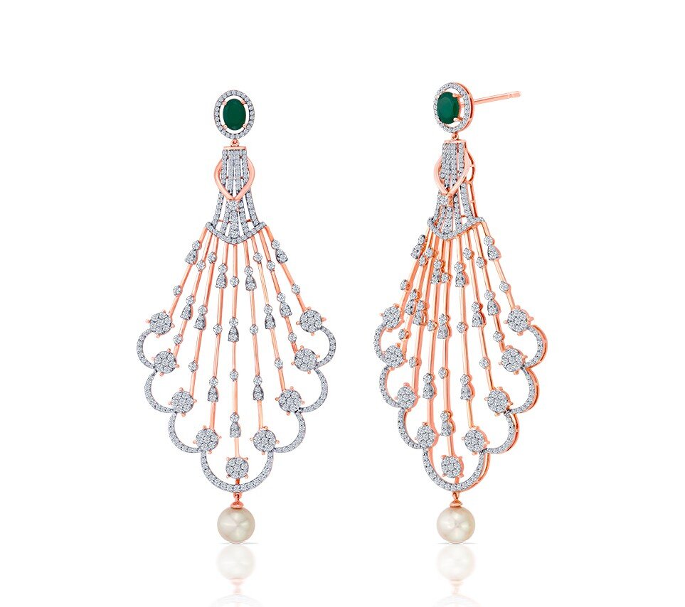 Коктейльные серьги из розового золота с кристаллами.