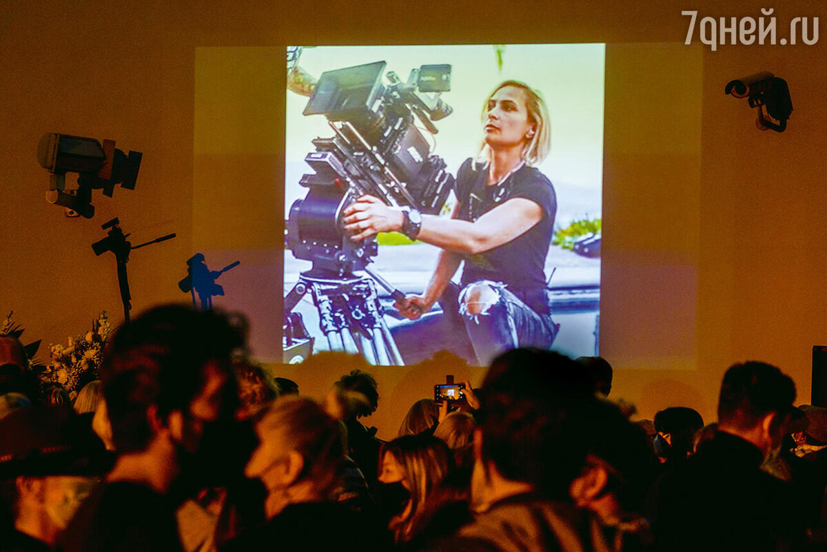    Оператор Галина Хатчинс Legion-Media