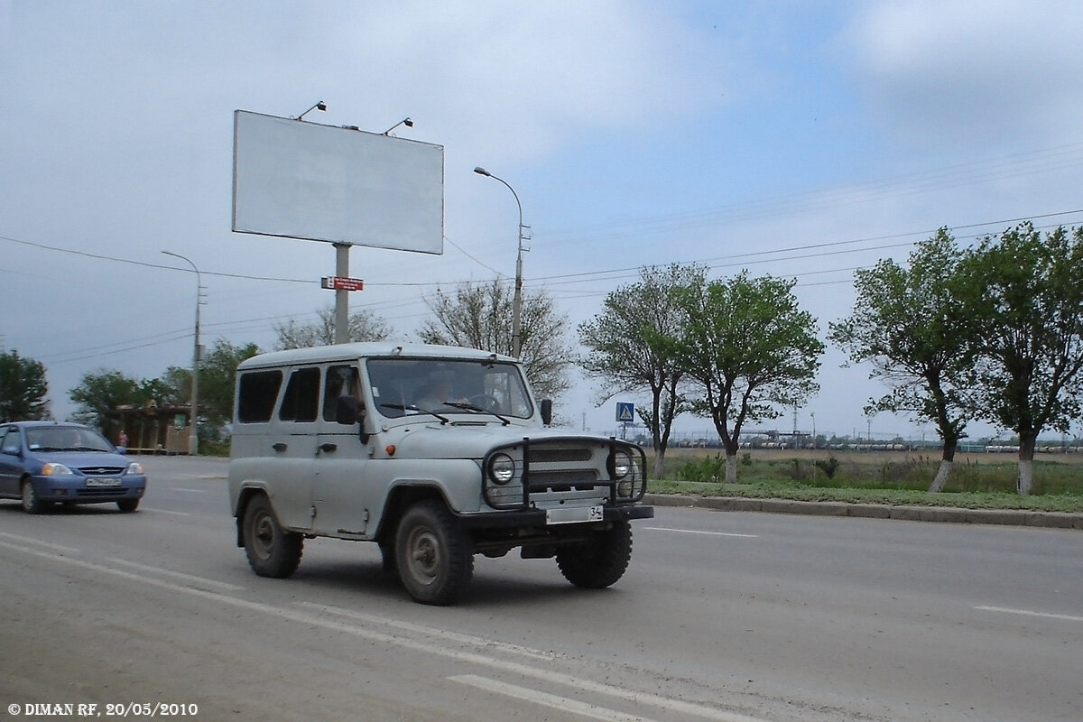 УАЗ-31519, 2002 года выпуска. Внешне автомобиль аналогичен УАЗ-31514
