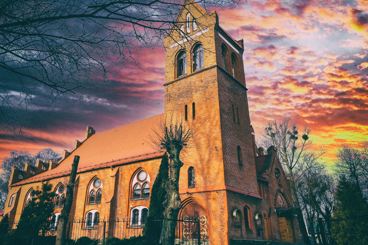 Церковь Рождества Пресвятой Богородицы в бывшей лютеранской кирхе Понарта, 2022 г.