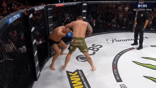 – Неуклюжесть в каждом моменте.