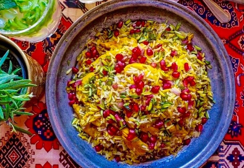 Рис по-персидски с зернами граната, барбарисом и пряной зеленью;