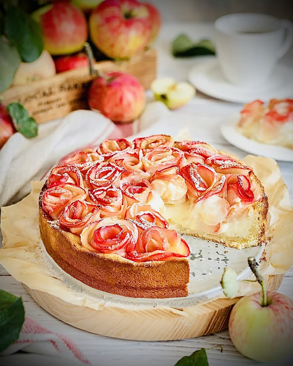 Яблочная шарлотка