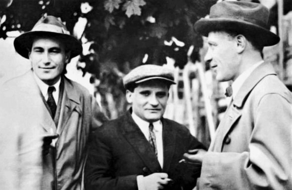    Валентин Катаев, Юрий Олеша и Михаил Булгаков. 1931 год. Фото: Wikimedia Commons / Public domain