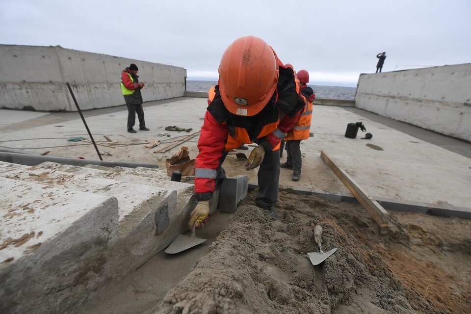     Научный центр Российской академии наук и совхоз «Россия» заключили соглашение о сотрудничестве. Иван МАКЕЕВ