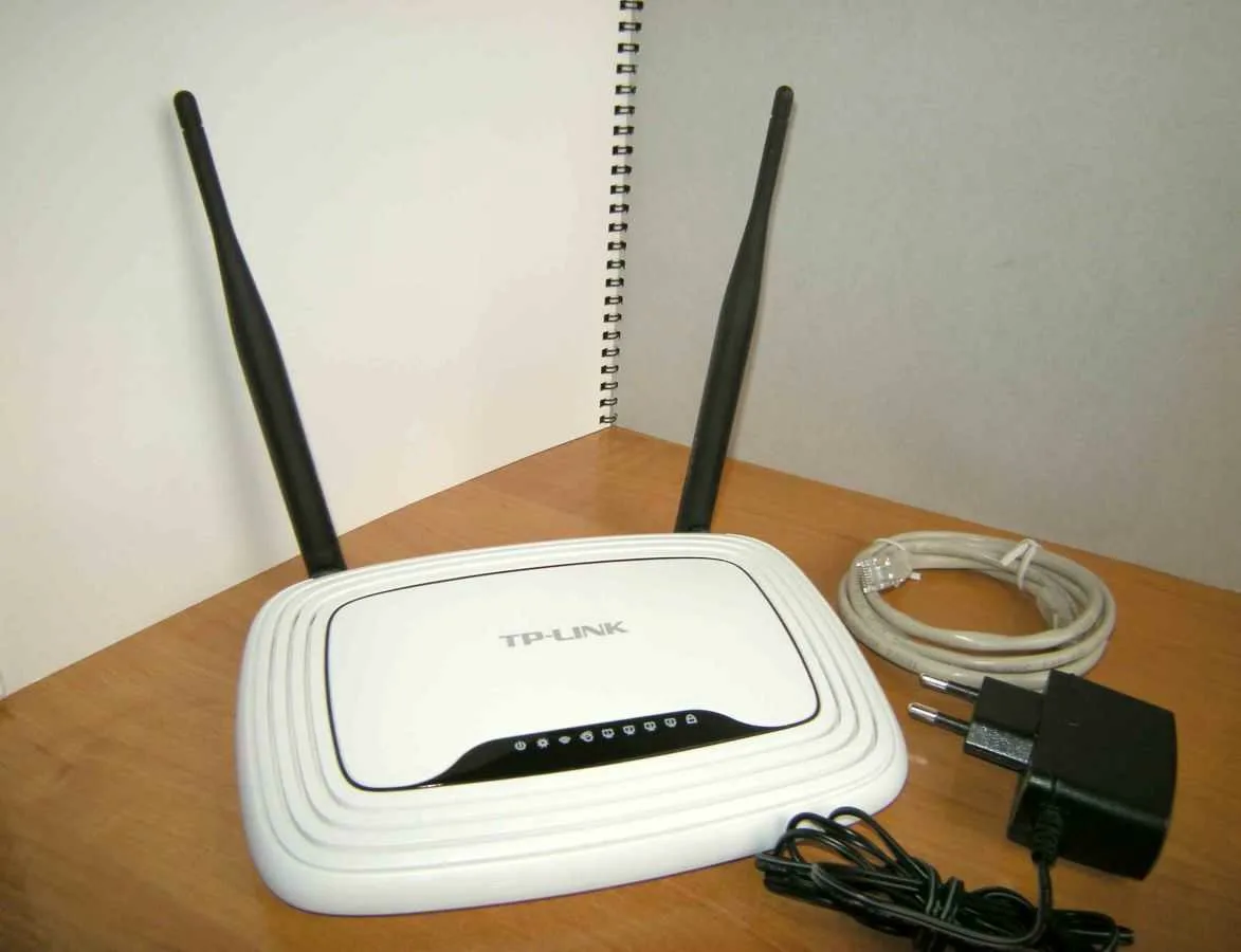 Усилитель для роутера wifi tp link. Wifi роутер tp-link. Схема подключения роутера-ретранслятора. Роутер tp link 2 антенны. Роутер tp link старые модели.