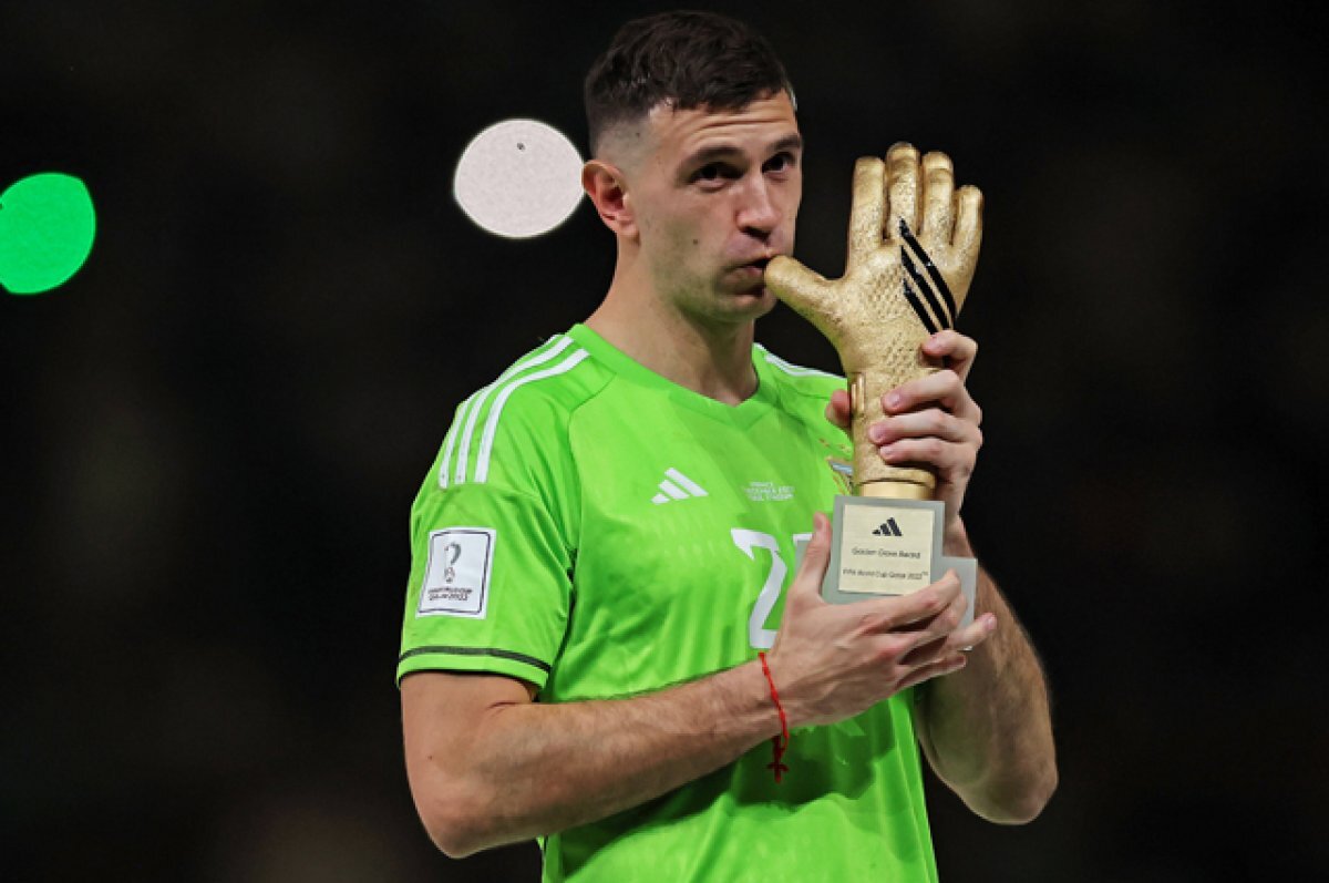    Мартинес, Буну и Куртуа стали претендентами на приз лучшему вратарю ФИФА