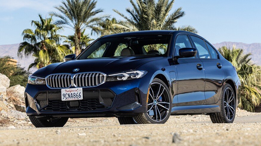    На фото: BMW 330e