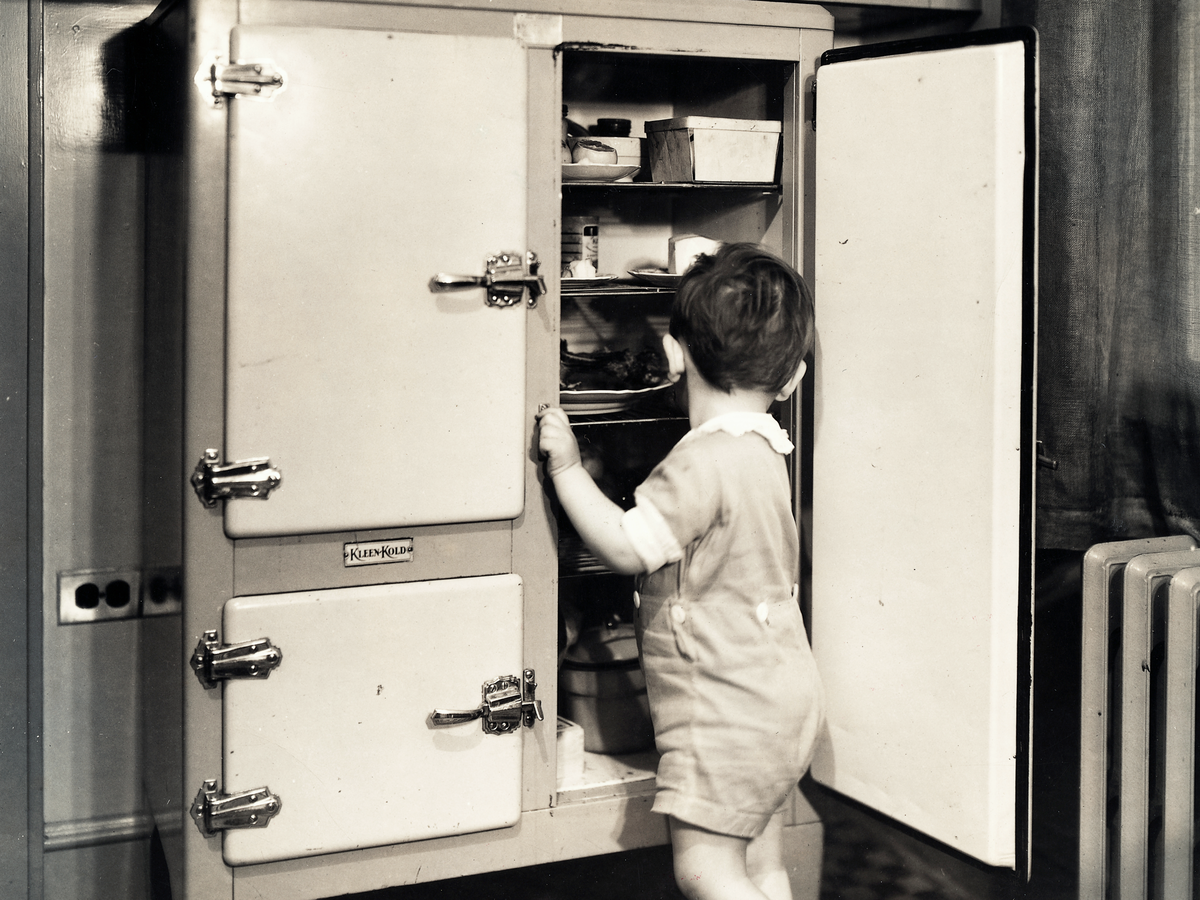 Холодильником года. Первый холодильник General Electric 1911. Холодильник Monitor-Top 1927