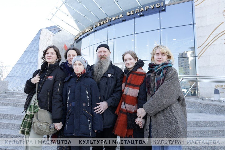     Семья потомков русского писателя Федора Достоевского приехала в Беларусь. Фото: «Культура i мастацтва»/ Татьяна Матусевич