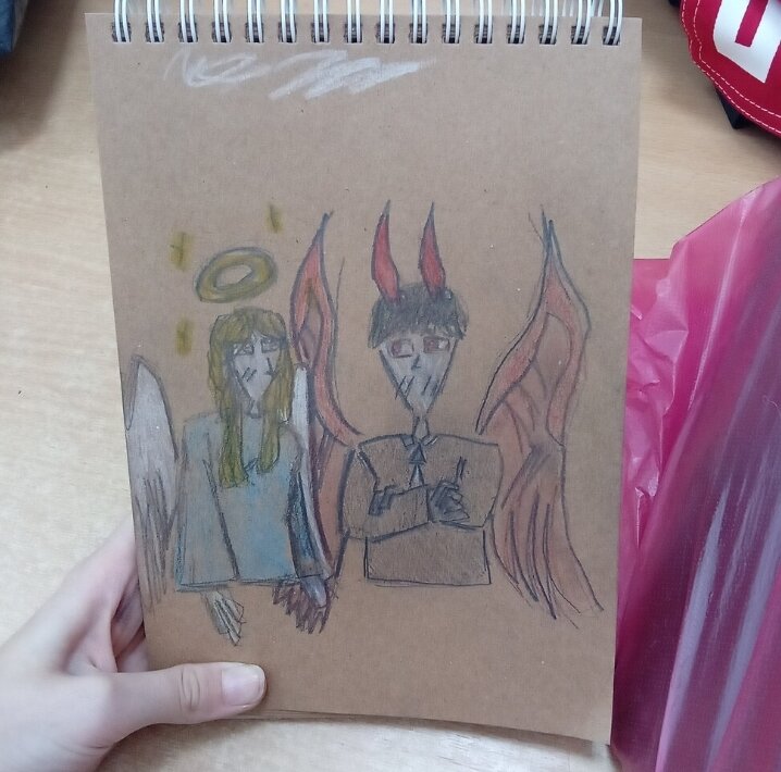 Эта работа выполненна на картонной бумаге (если я не ошибаюсь), что придаёт ещё более классный эффект!) Такие мелочи, а делают красивее...