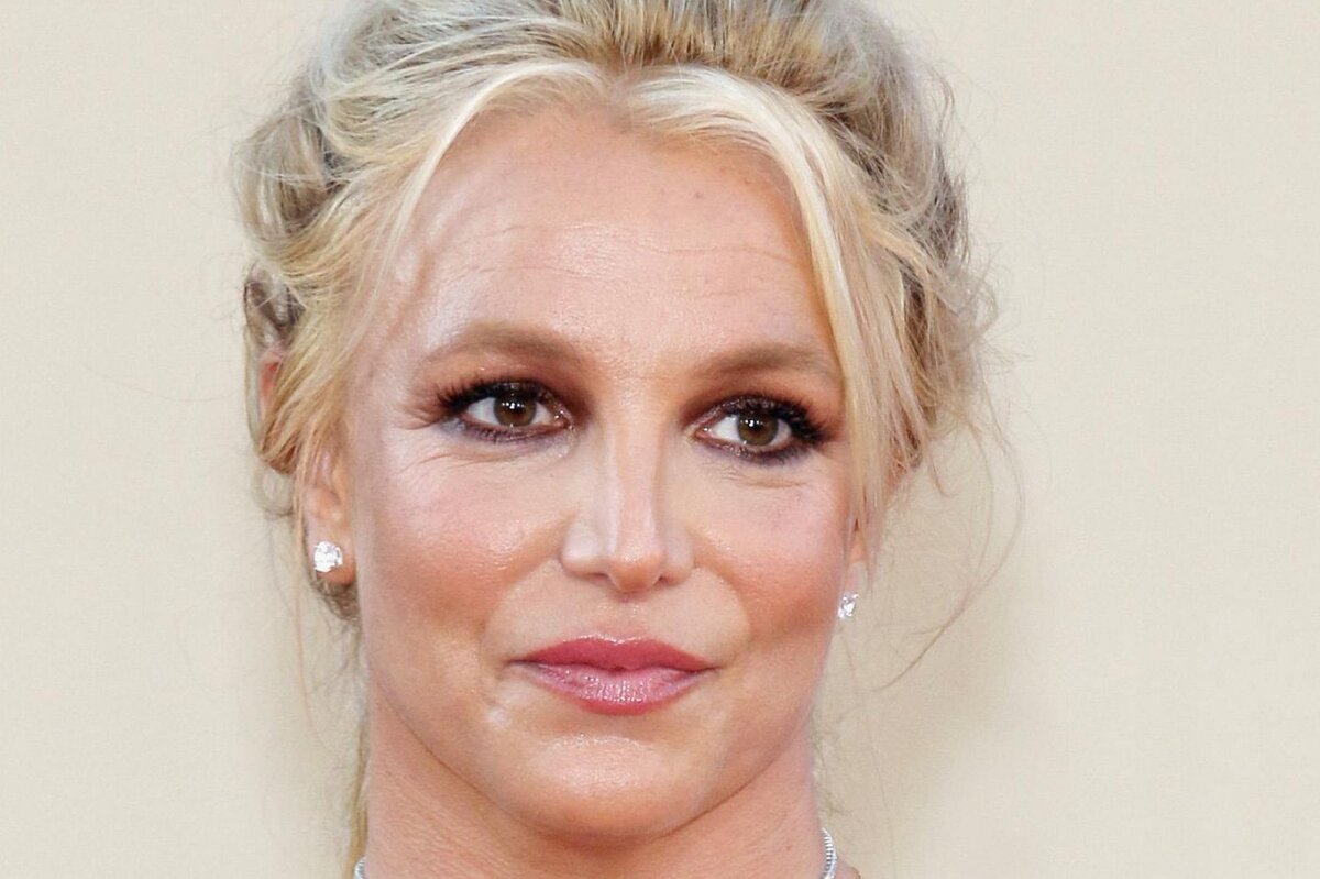     «Сейчас не 2007 год, опекунство сняли!»: Бритни Спирс ужаснули утверждения, что она умирает