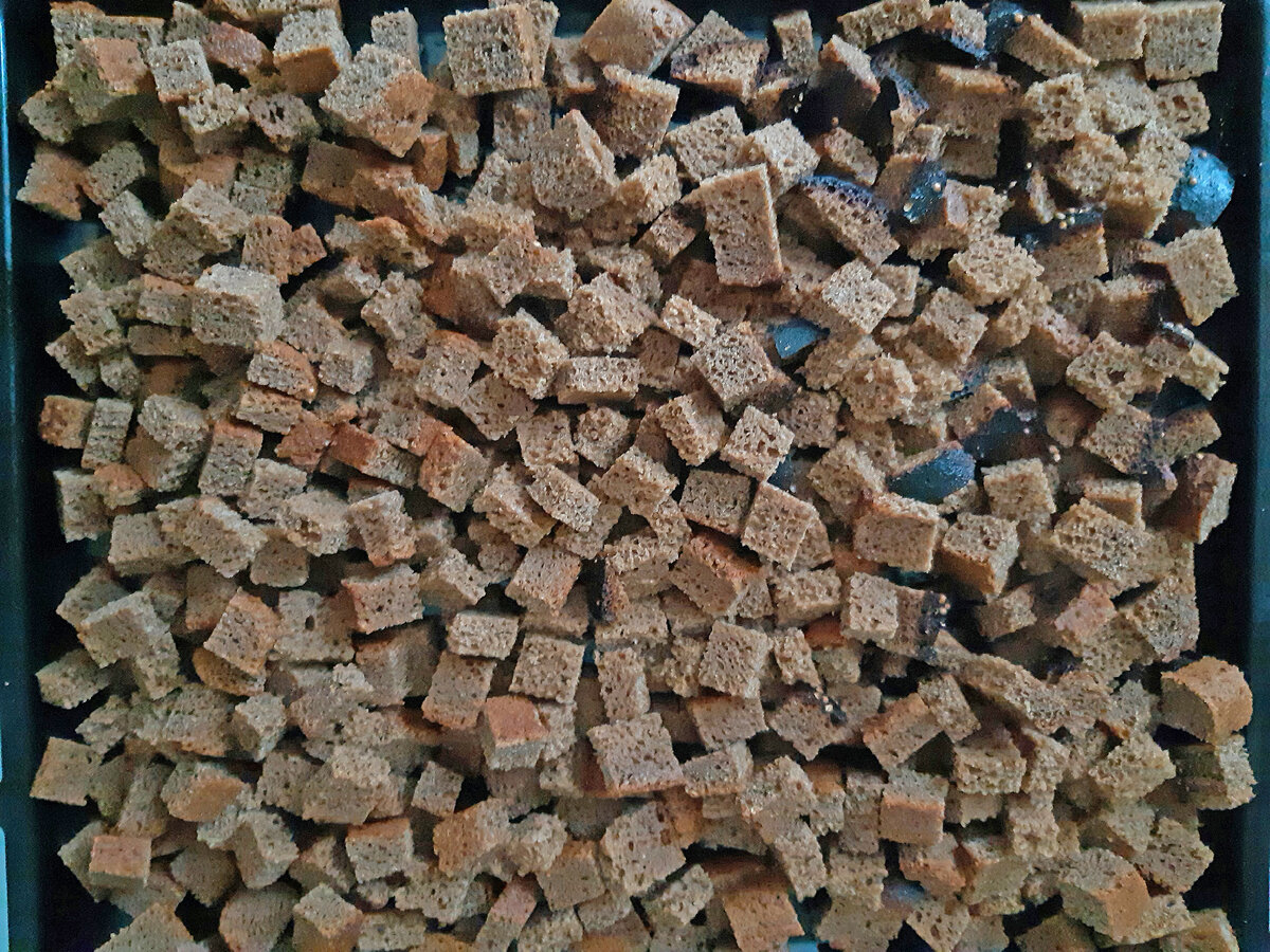 Это сухари ленивые – в кучу сваленные. Их ровно не высушить