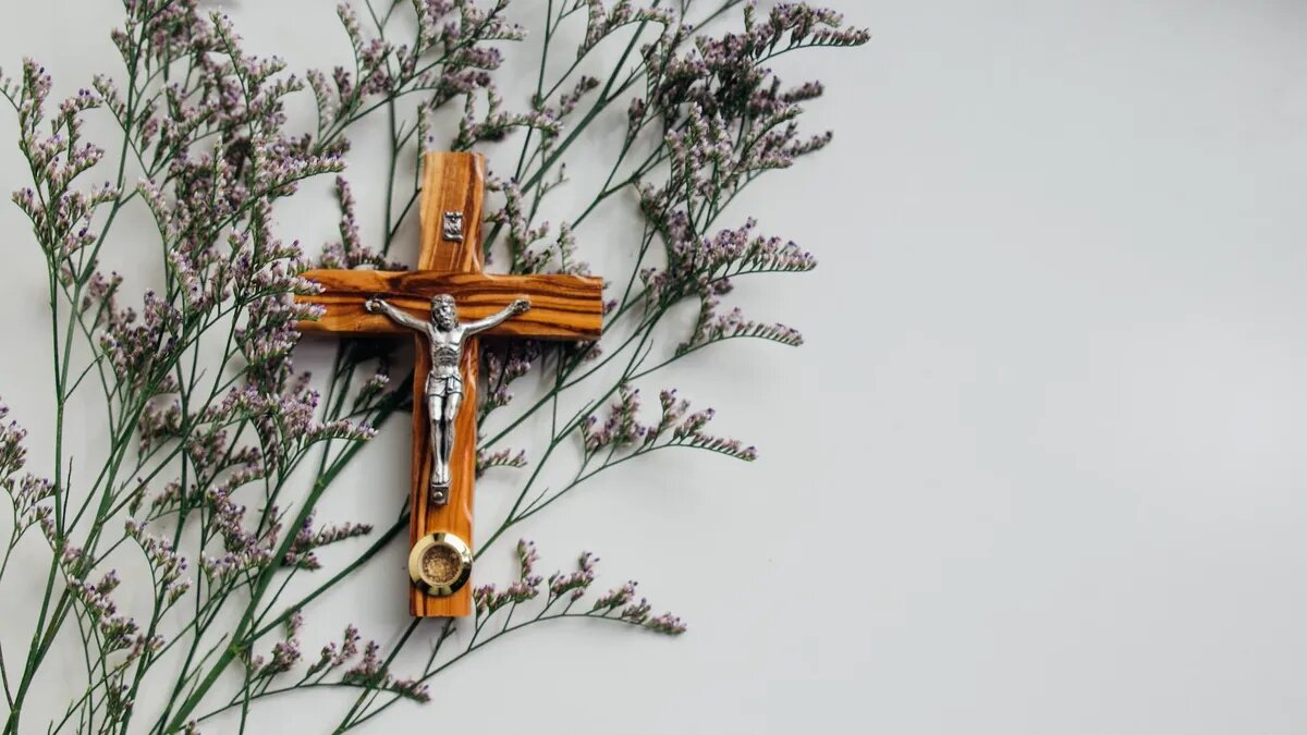 Крест – оружие христианина. Фото: unsplash.com