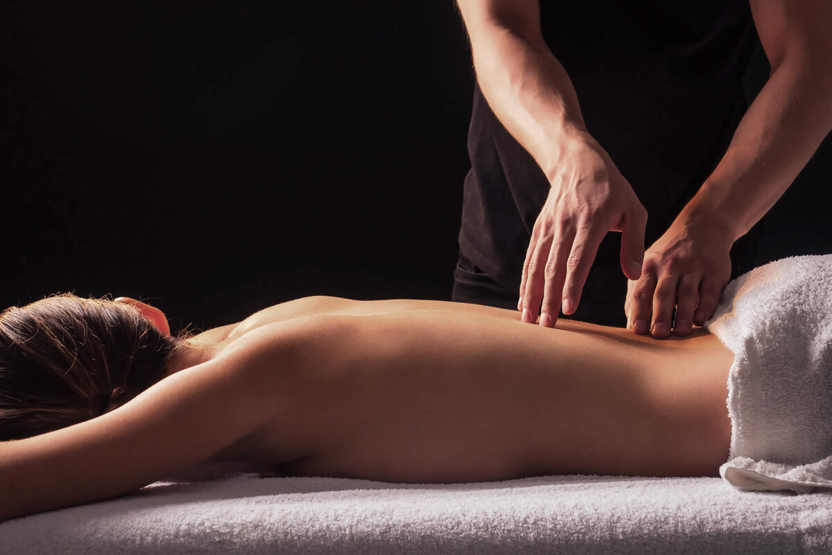 Какой нужен массаж при боли в пояснице?