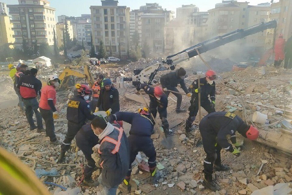     Белорусские спасатели извлекли из-под завалов тела погибшей белоруски и ее сына. Фото: архив МЧС