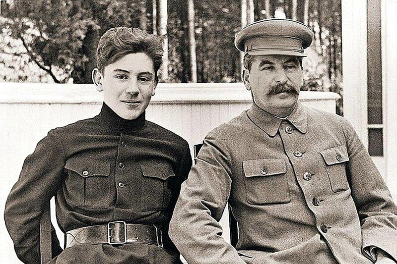 Василий Сталин с отцом.