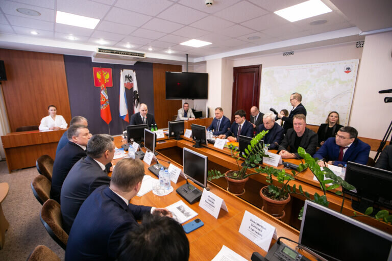    Уральская Сталь приняла участие в расширенном совещании, посвященном работе промышленных предприятий Кристина Просвиркина