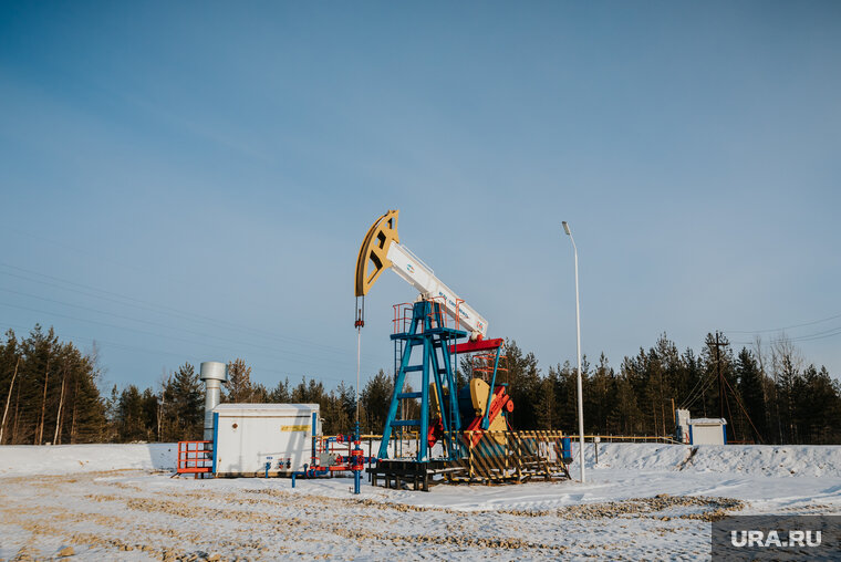    Узел связи расположен на территории нефтяного месторождения