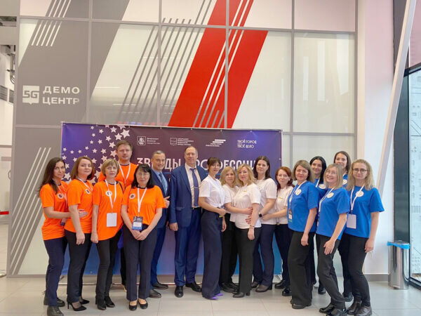    Руководство ЦФО и сборные команды центра в павильоне «Умный город» на ВДНХ