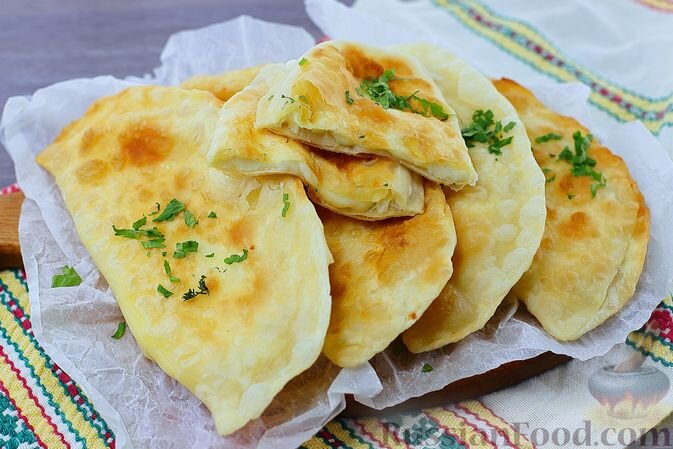 мука, вода, соль, сыр сулугуни, масло растительное