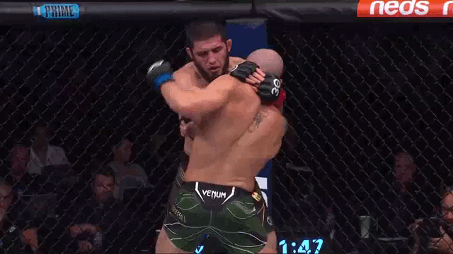 Волкановски добивает поплывшего Махачева