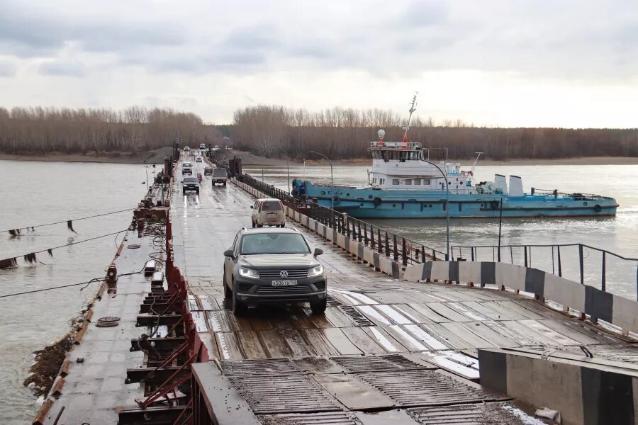 Понтонный мост Фото: Сергей Кулыгин, "БР"