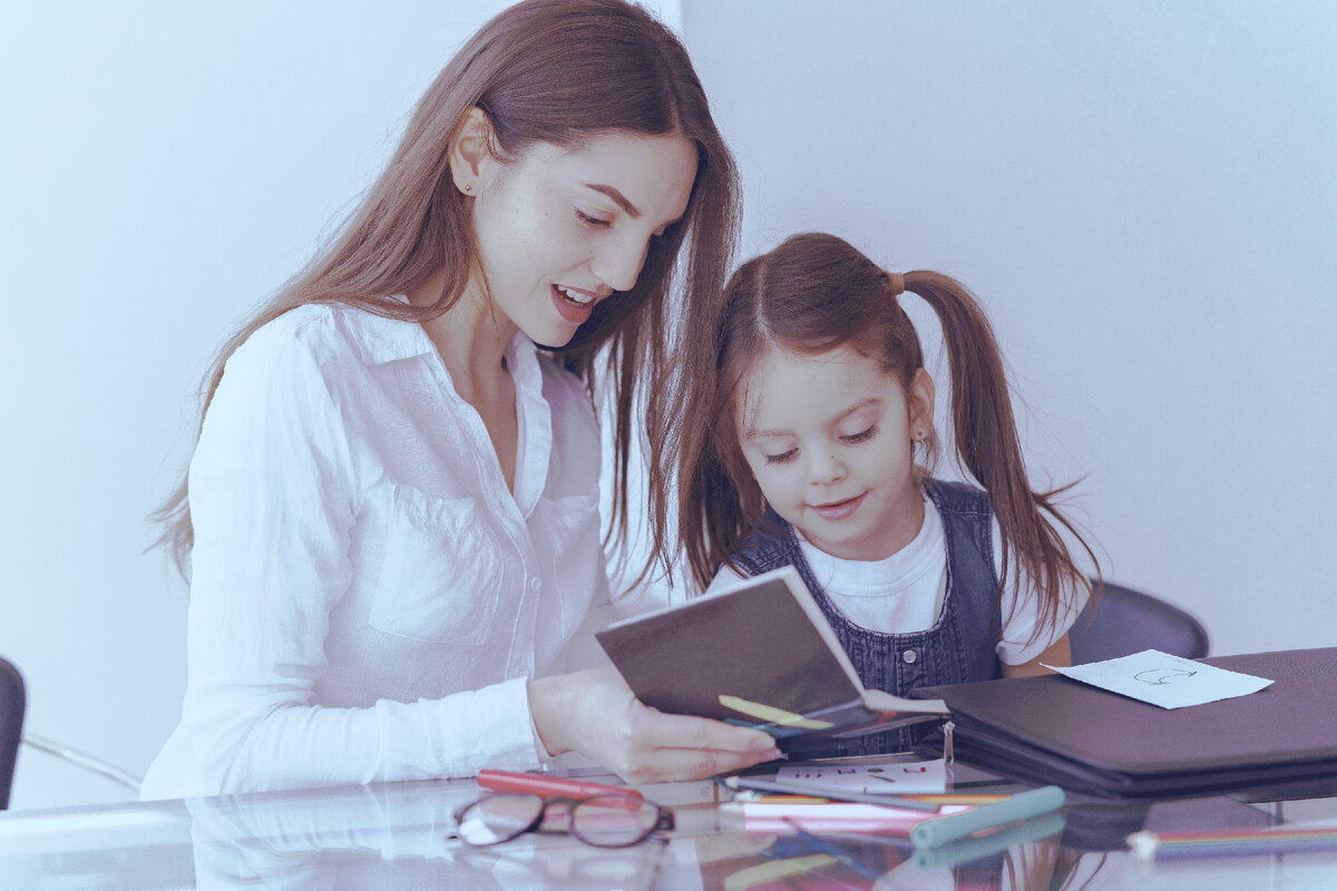 Открываем книгу и следим за речью. 