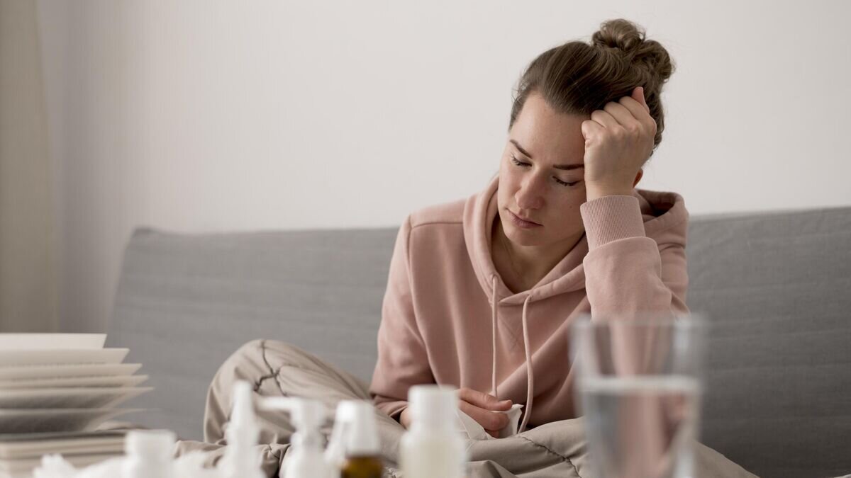    Женщина с простудой© Freepik