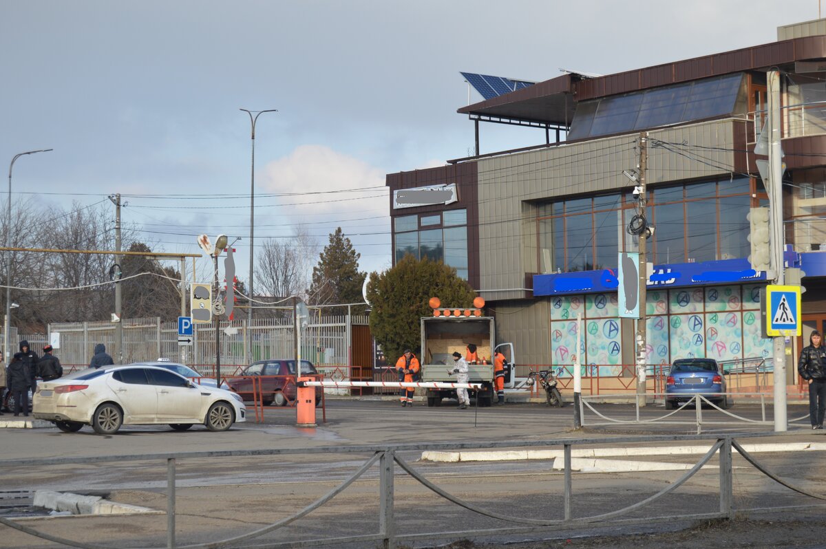 Фото автора. 16.02.2023.  Городская суета.