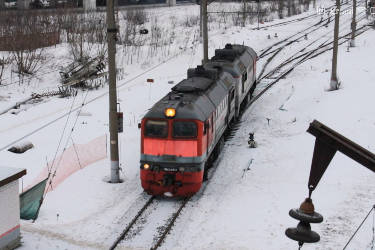 Тепловоз 2М62-0444 на станции Ховрино. 