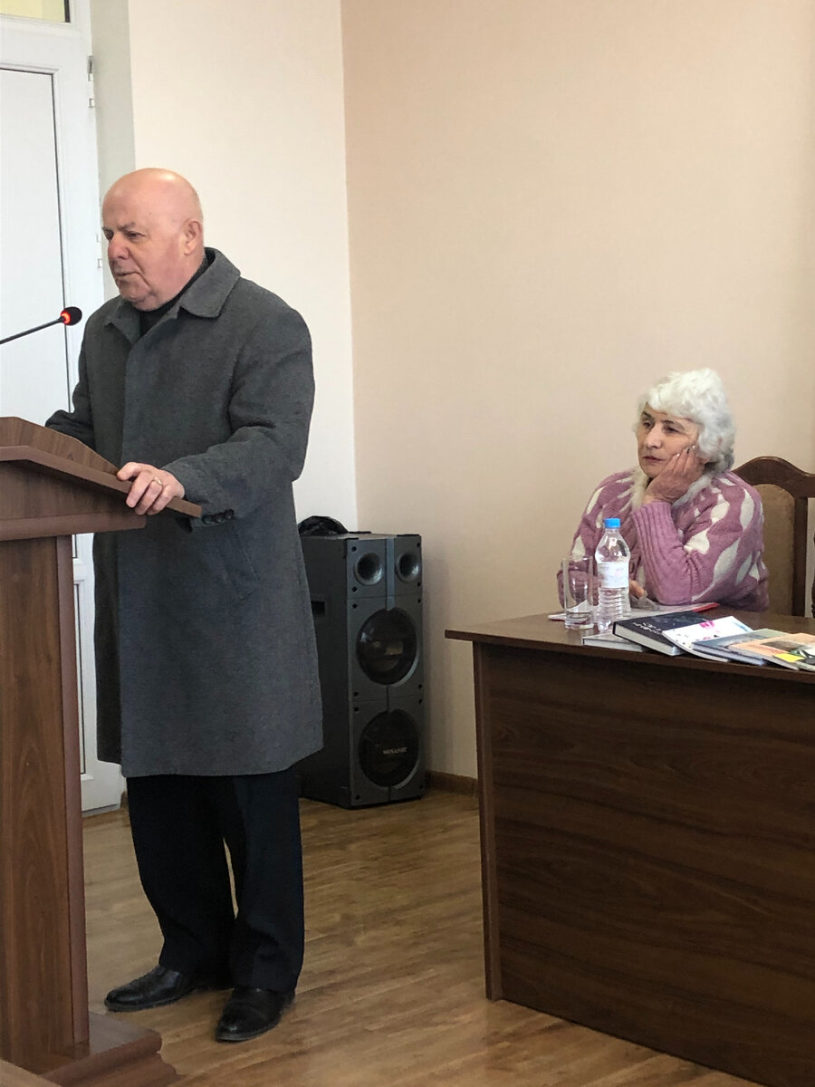 В столице Нагорного Карабаха - Степанакерте отметили 70-летие поэта Давида Микаеляна. Фоторяд
