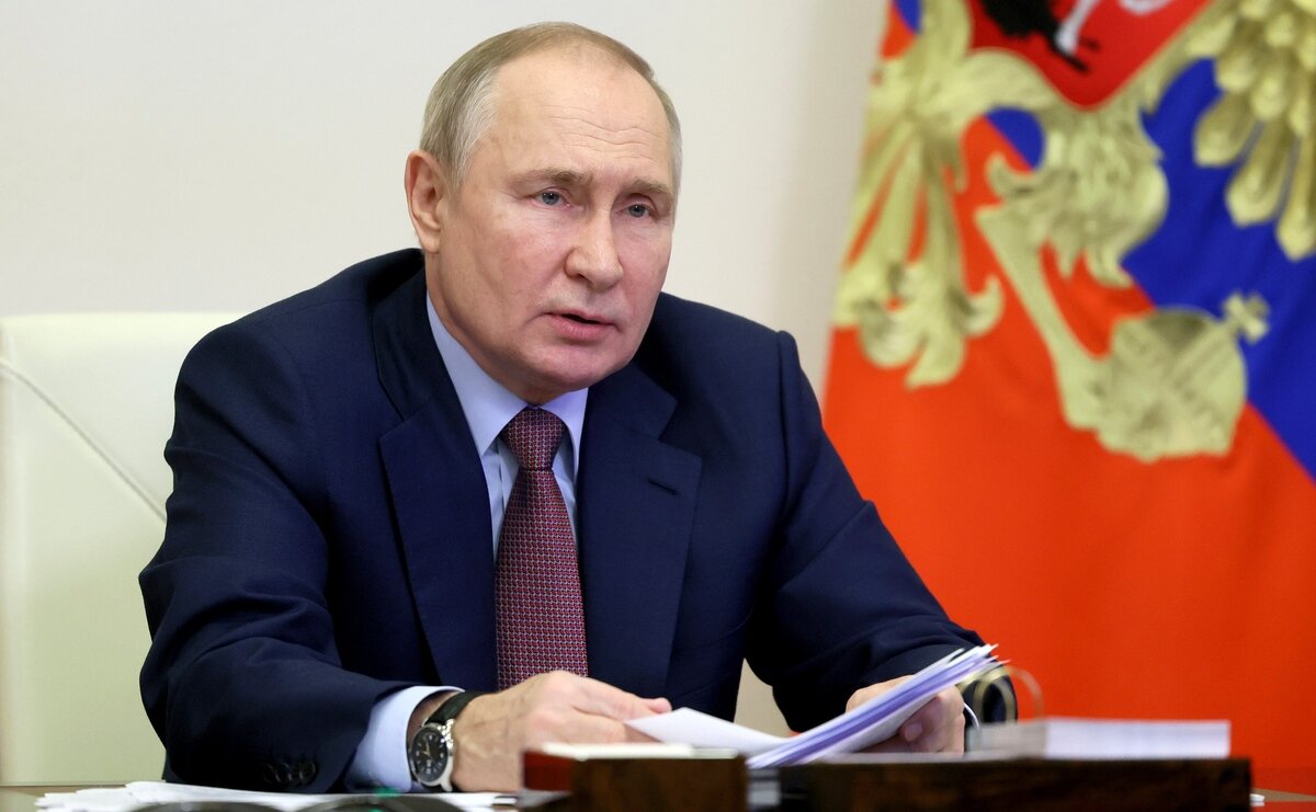 В. Путин: мы очень мирные люди, но бронепоезд готов если что...