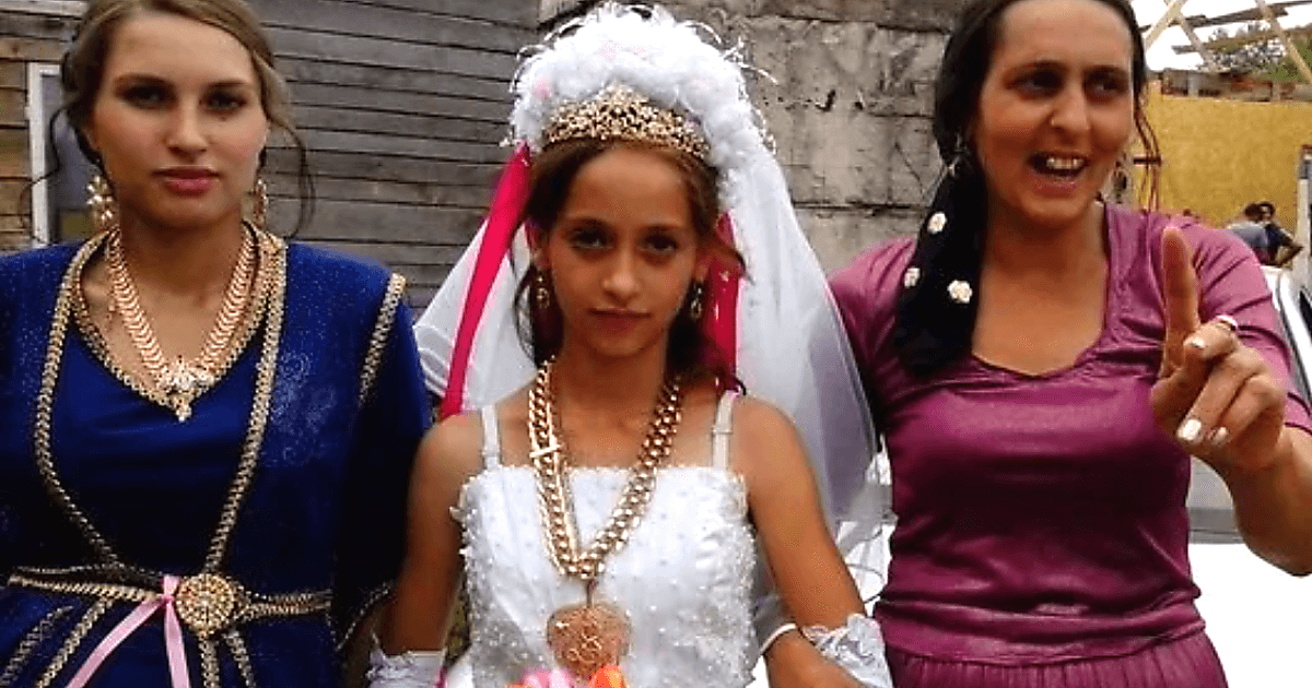 Мама младше бабушки на 24 года. Цыганская невеста. Цыганская свадьба. Цыганская свадьба детей. Цыганская свадьба в 12 лет.